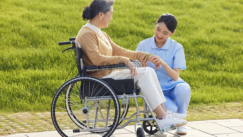 嵌入式养老机构服务模式：如何选择更合适的照护方案**