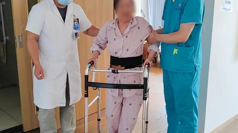 防滑地垫材质对比哪个更适合老人
