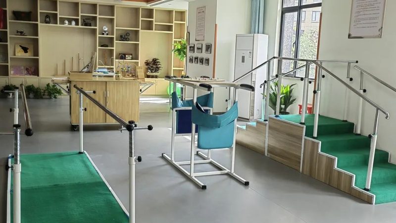 选择护工品牌时，首先要关注其护工的资质。正规护工品牌应具备以下条件：