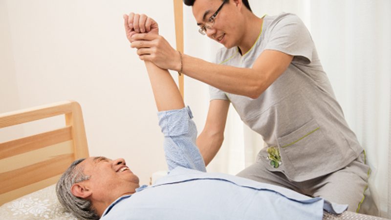 别等报名时才去翻箱倒柜——养老护理员证材料这样准备最省心
