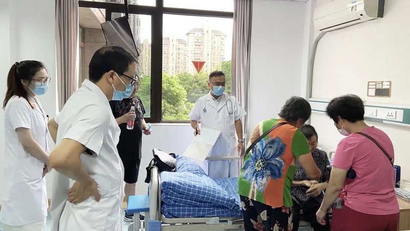 智能养老院设备凭什么比普通养老设备贵几倍